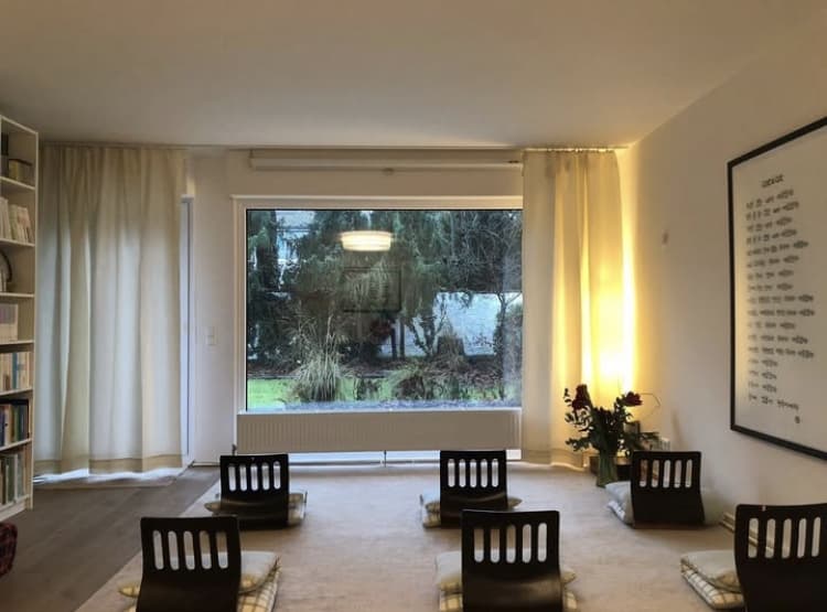 Räume und Garten des Berlin Meditation Zentrums