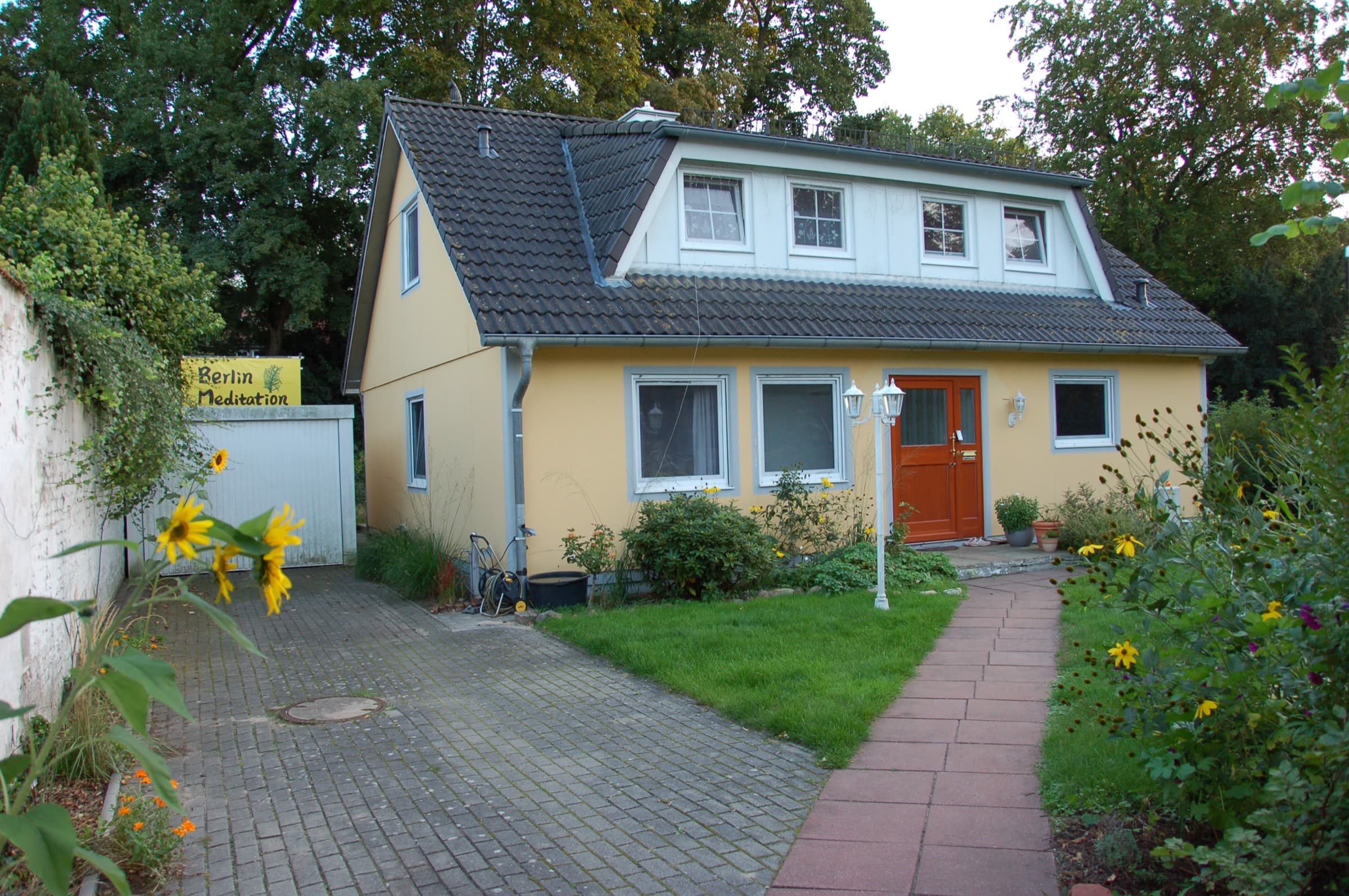 Das Berlin Meditation Zentrum in Berlin-Wannsee von außen