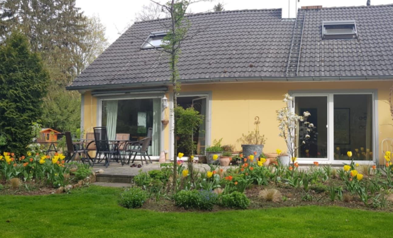 Vereinsgebäude mit Garten in Berlin-Wannsee